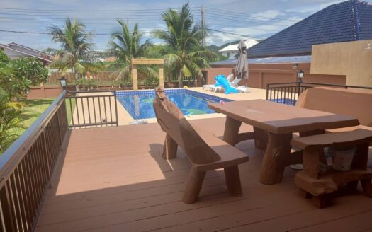 Moderne Poolvilla mit großem Grundstück in Hua Hin, Thailand – zu verkaufen