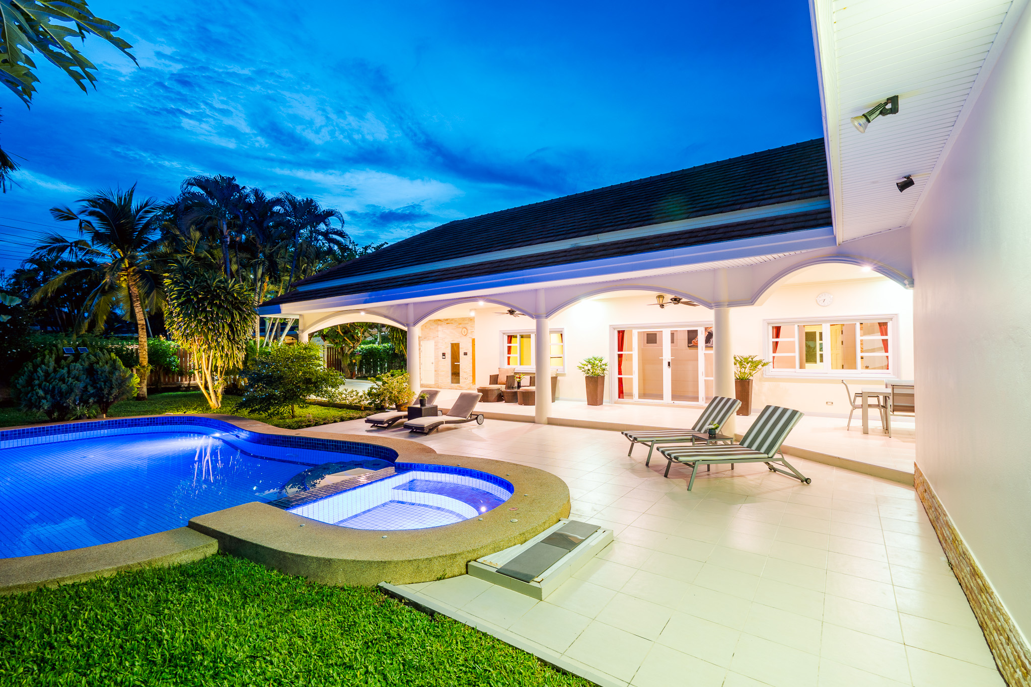 Moderne Poolvilla zur Langzeitmiete – Nähe Soi 112 in Hua Hin, Thailand