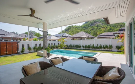 Grand Pool Villa Type B in Hua Hin mit freier Sicht über den Ort Hin Lek Fai, Thailand