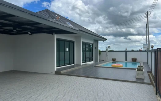 Schöner Bungalow mit Bergblick am Khao Nang Panthurat Forest – Ruhiges Wohnen im Grünen von Cha Am, Thailand
