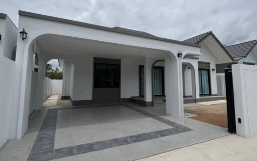 Moderne Neubauvilla in Hua Hin – komfortables Wohnen auf einer Ebene